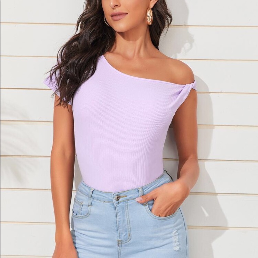 One Sleeve Twist Detail Rib-Knit Top